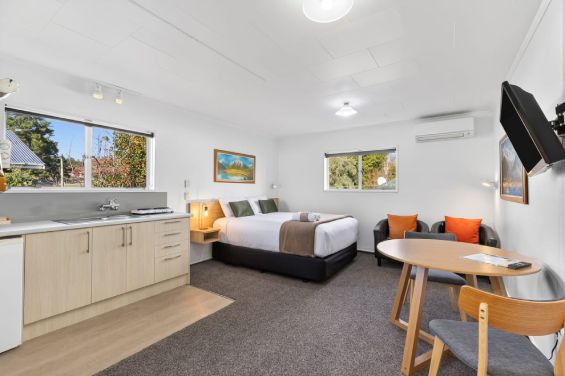 Queen Studio Room 4 bed