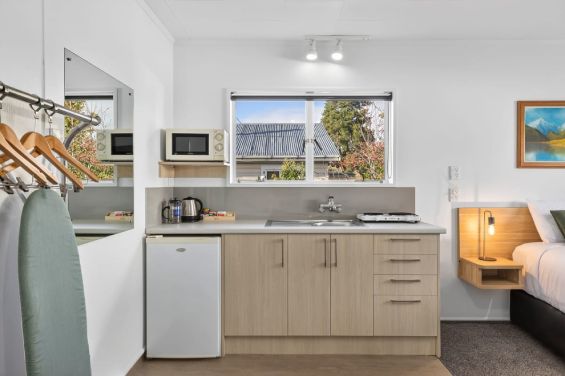 Queen Studio Room 4 kitchenette