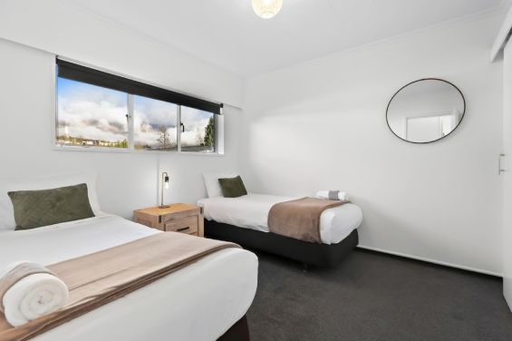 Superior One Bedroom Apartment single beds