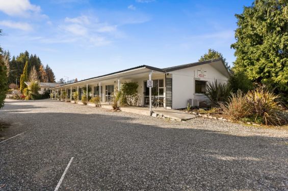 Superior One Bedroom Apartment (Sleeps 5) outside